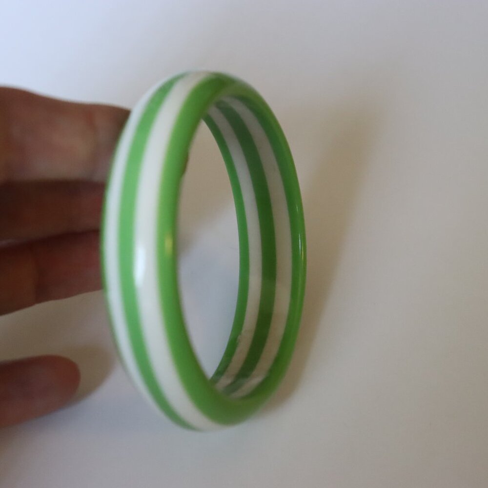 Vintage Acrylic Lime Green and White Striped Bangle Bracelet 3/4" Wide - Picture 2 of 2